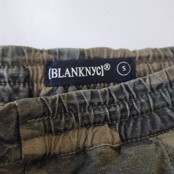BLANK NYC | Women's Camo Linen Drawstring Jogger - Picture 6 of 13